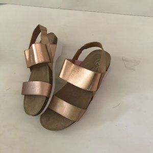 *BRAND NEW* Womens sandals size 7